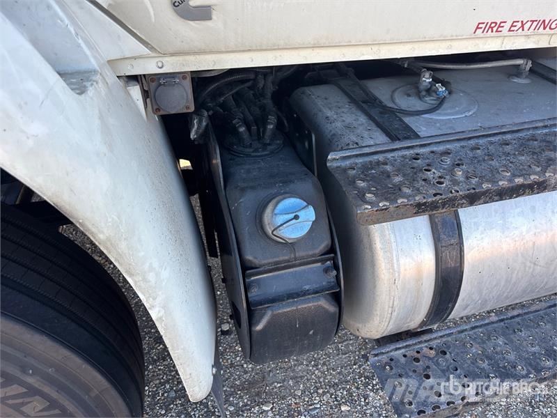 International MV607 4x2 Van Truck (Inoperable) Fast kasse
