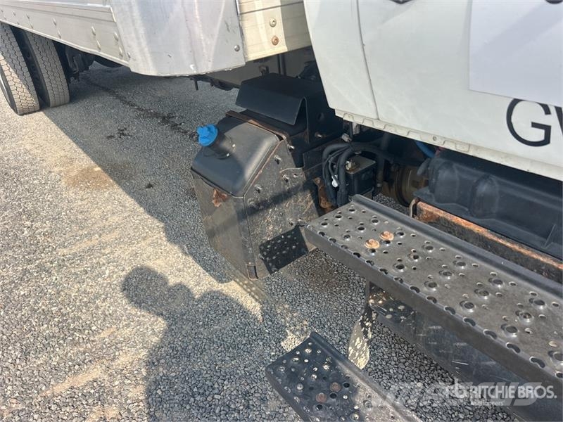 International MV607 4x2 Van Truck Camiones caja cerrada