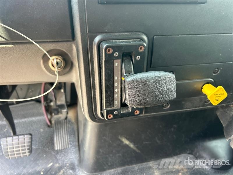 International MV607 4x2 Van Truck Umpikorikuorma-autot