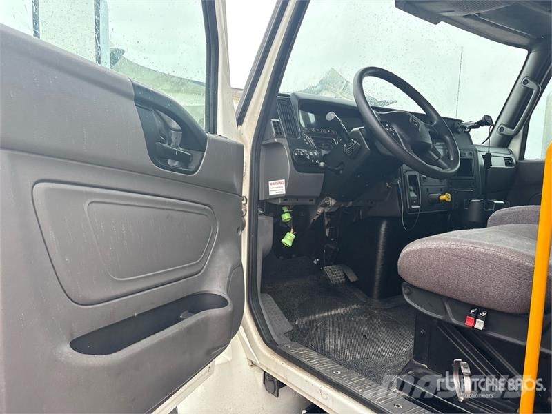 International MV607 4x2 Van Truck Autocamioane