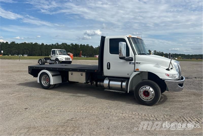 International MV607 4x2 Flatbed Truck Tovornjaki s kesonom/platojem