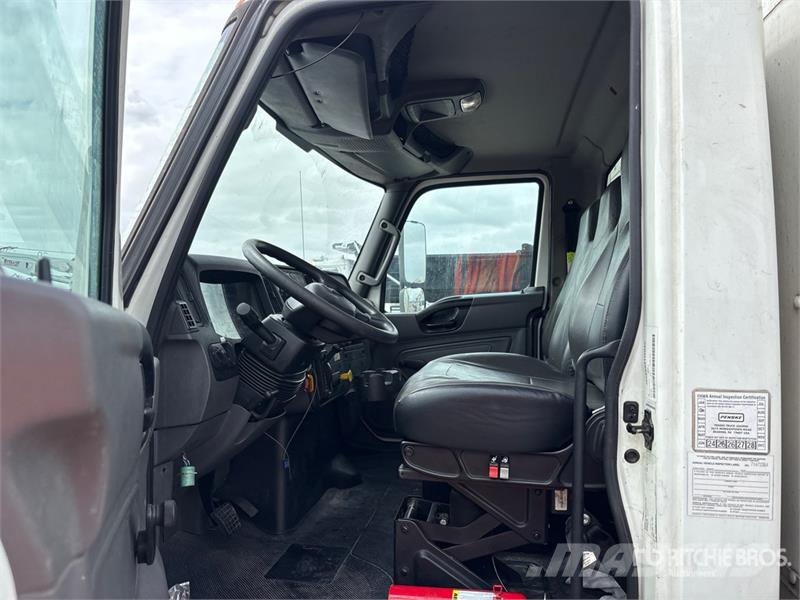 International MV607 4x2 Van Truck 貨箱式卡車
