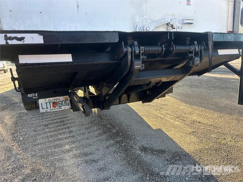 International MV607 4x2 Van Truck Skåpbilar