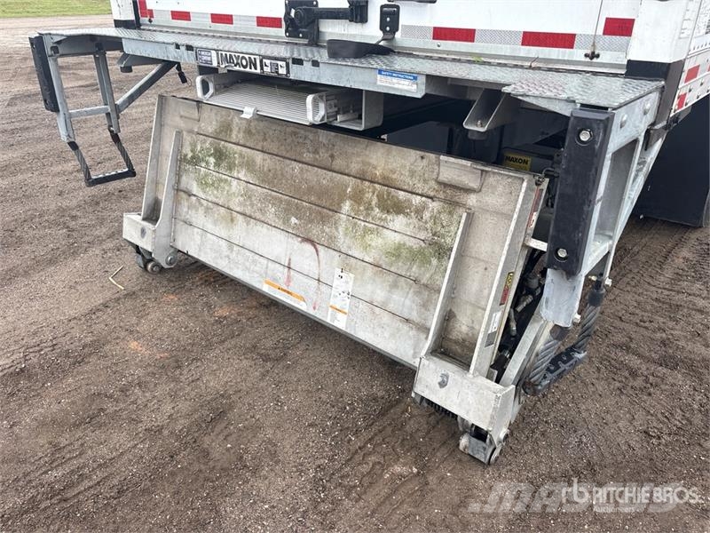 International MV607 4x2 Van Truck Autocamioane