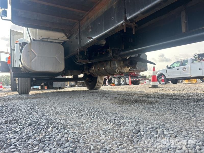 International MV607 4x2 Van Truck Camiones caja cerrada