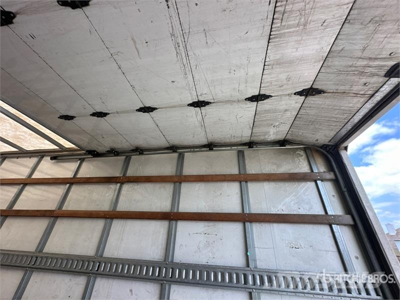 International MV607 4x2 Van Truck Box trucks
