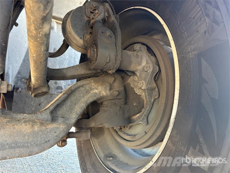 International MV607 4x2 Van Truck (Inoperable) Fast kasse