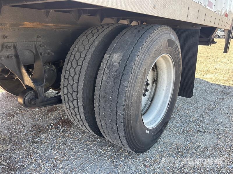 International MV607 4x2 Van Truck (Inoperable) Fast kasse