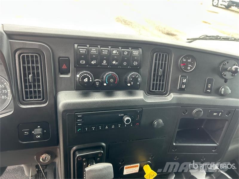 International MV607 4x2 Van Truck Furgons