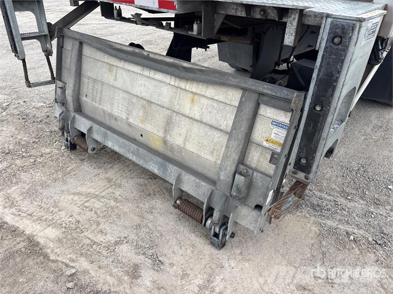 International MV607 4x2 Van Truck 貨箱式卡車