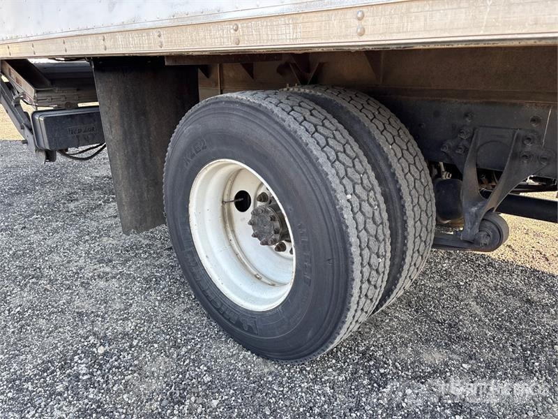 International MV607 4x2 Van Truck Fast kasse