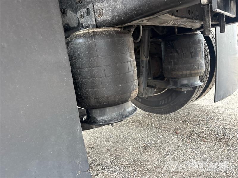 International MV607 4x2 Van Truck Autocamioane