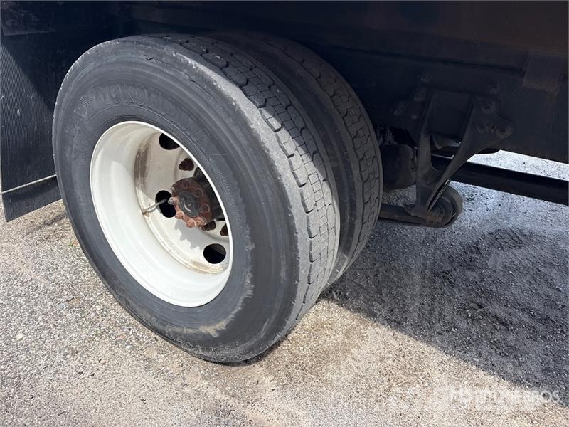 International MV607 4x2 Van Truck Kofferaufbau