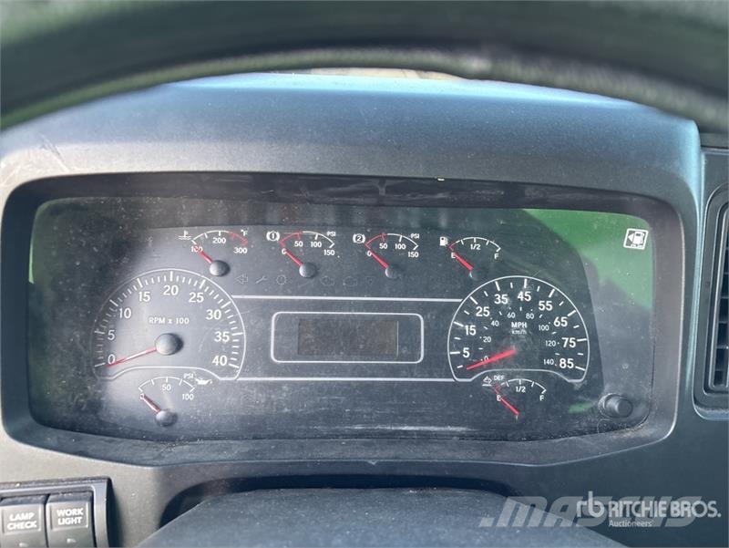 International MV607 4x2 Van Truck Furgoonautod