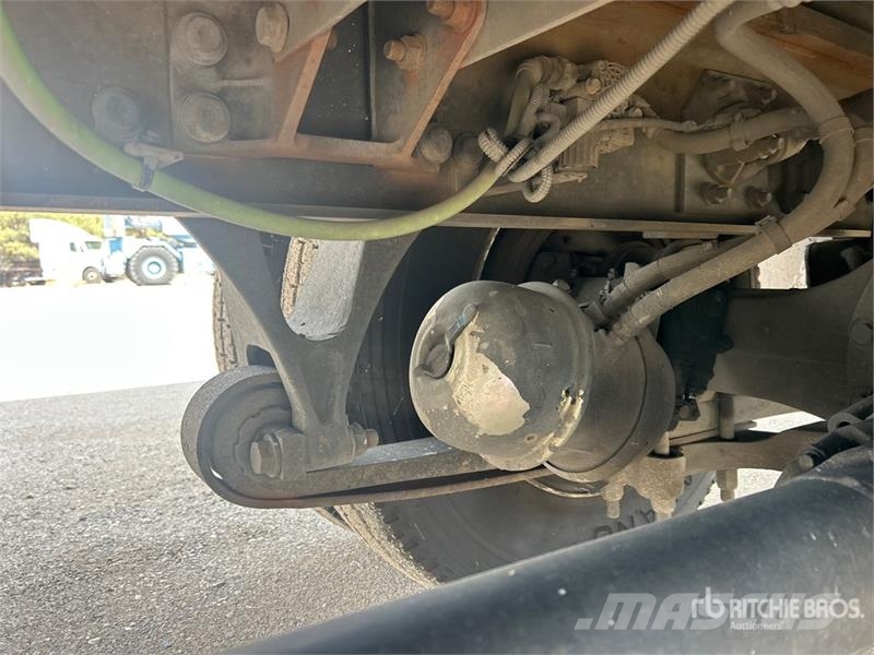 International MV607 4x2 Van Truck Umpikorikuorma-autot