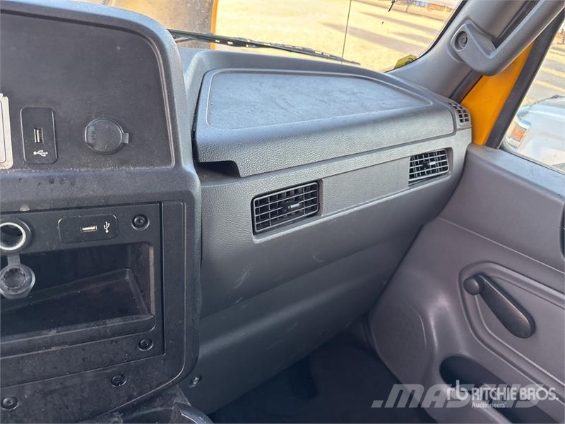 International MV607 4x2 Van Truck Furgoonautod