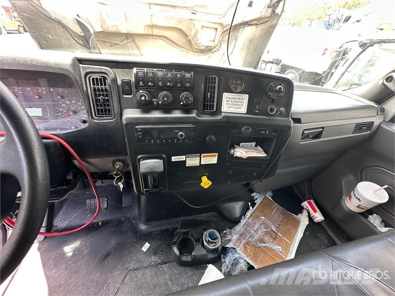 International MV607 4x2 Van Truck Box trucks