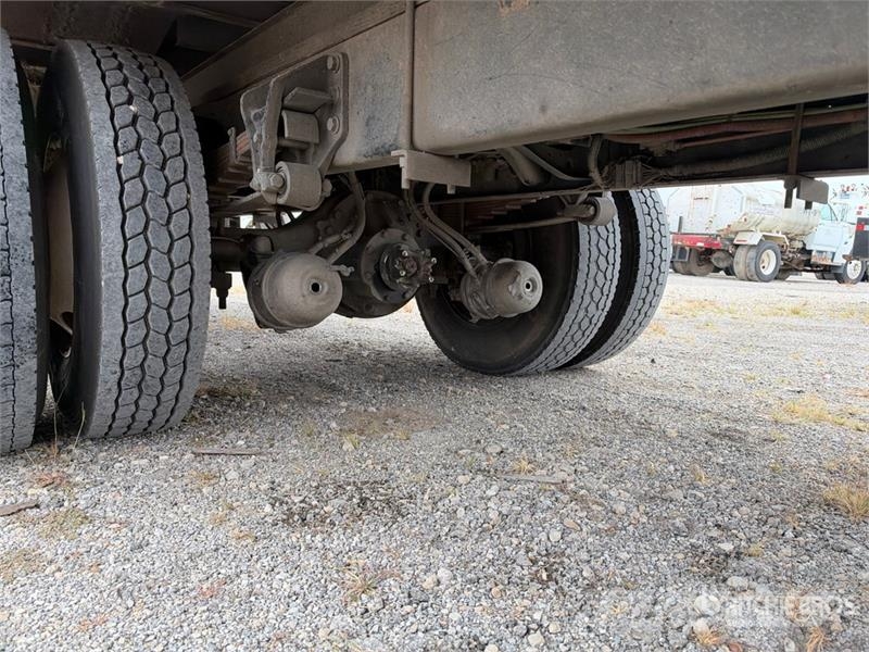 International MV607 4x2 Van Truck Camiones con caja de remolque