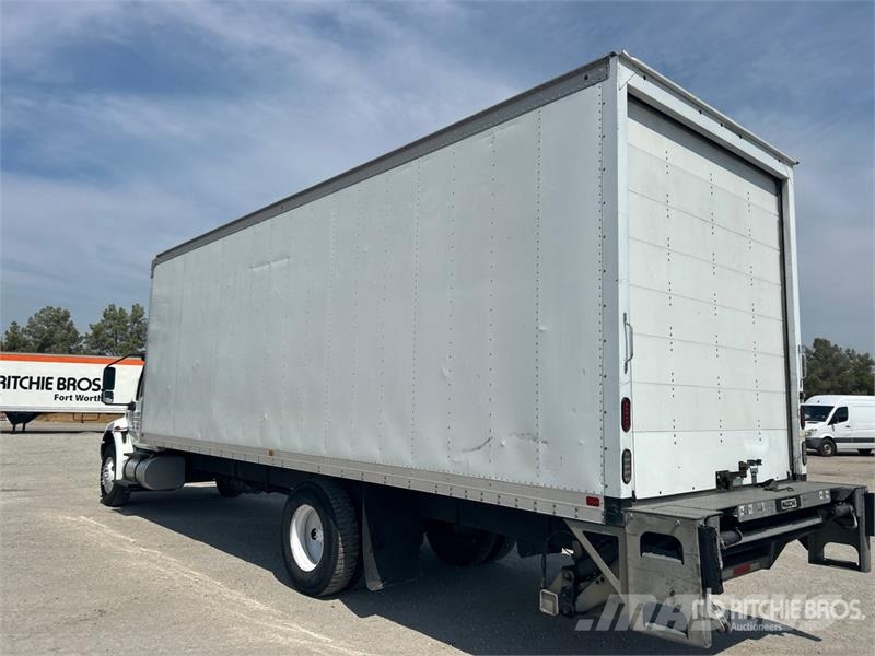 International MV607 4x2 Van Truck Skriňová nadstavba