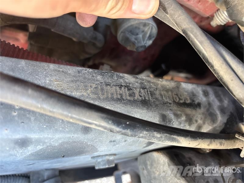 International MV607 4x2 Van Truck (Inoperable) Fast kasse