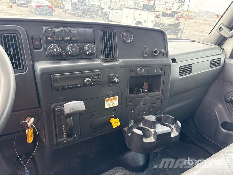 International MV607 4x2 Van Truck 貨箱式卡車