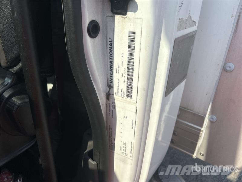 International MV607 4x2 Van Truck Camiones caja cerrada