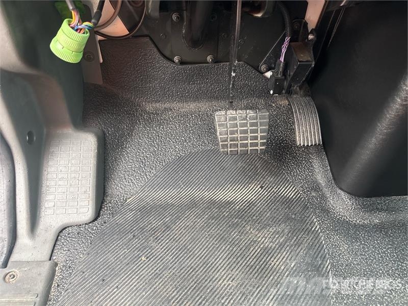 International MV607 4x2 Van Truck Autocamioane