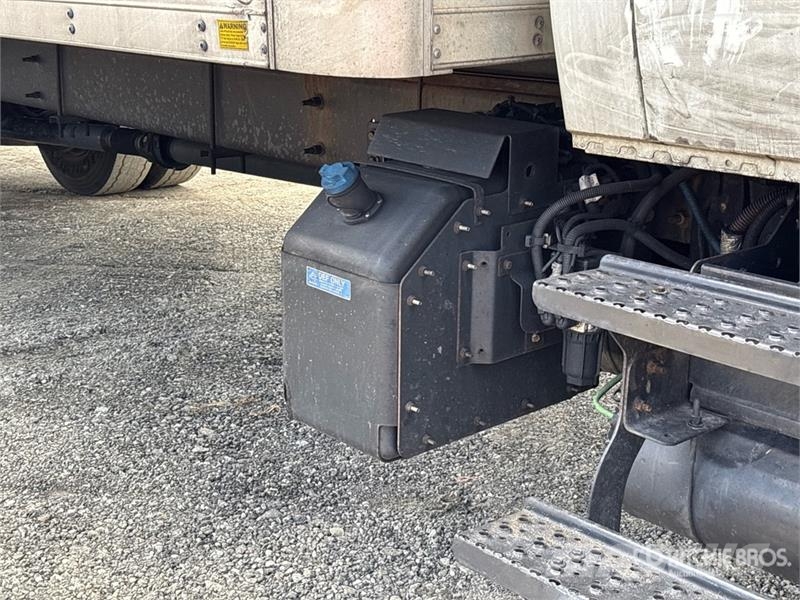 International MV607 4x2 Van Truck Umpikorikuorma-autot