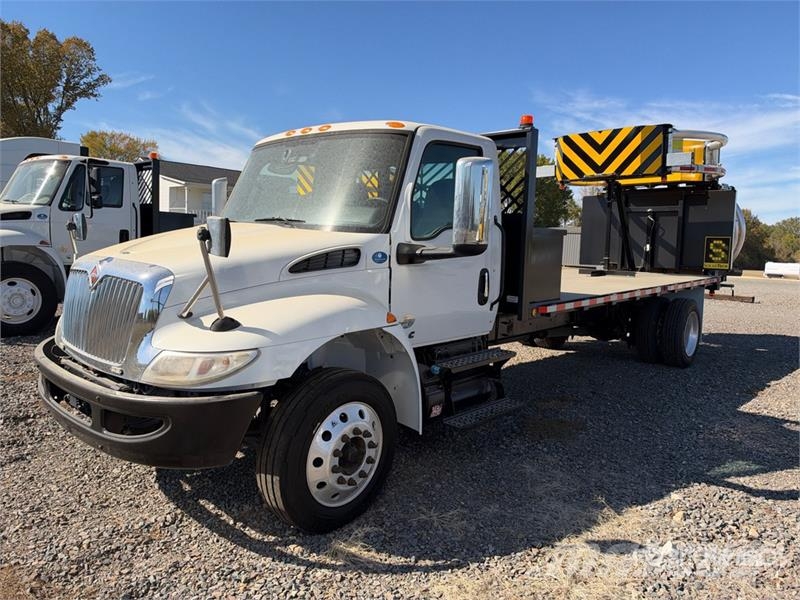 International MV607 4x2 Attenuator Truck Общински/универсални превозни средства