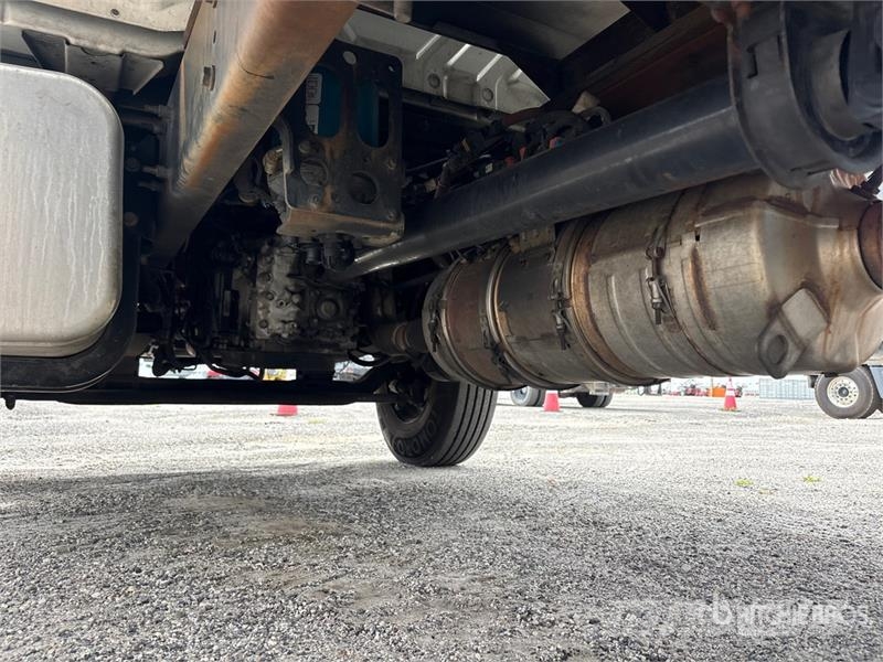 International MV607 4x2 Van Truck 貨箱式卡車