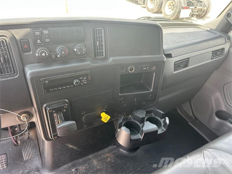International MV607 4x2 Van Truck Umpikorikuorma-autot