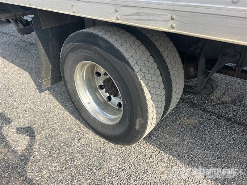 International MV607 4x2 Van Truck Camiones caja cerrada