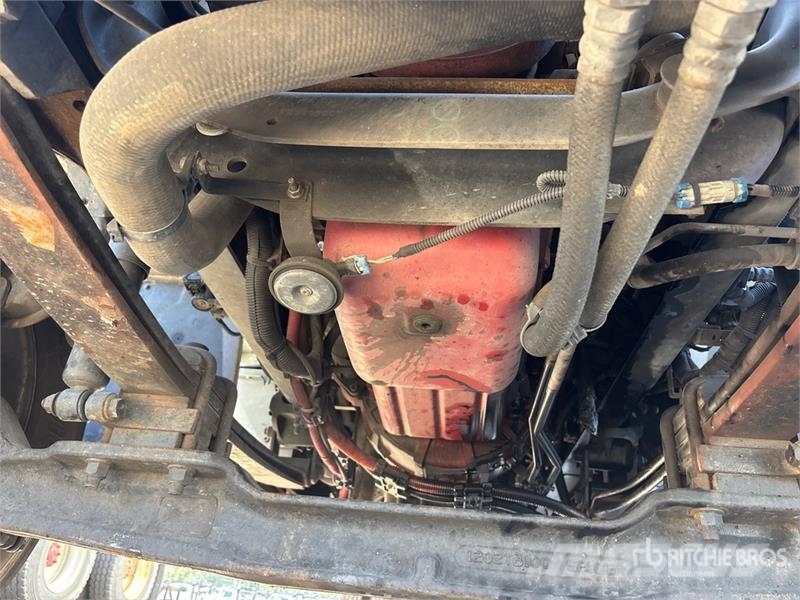International MV607 4x2 Van Truck (Inoperable) Fast kasse