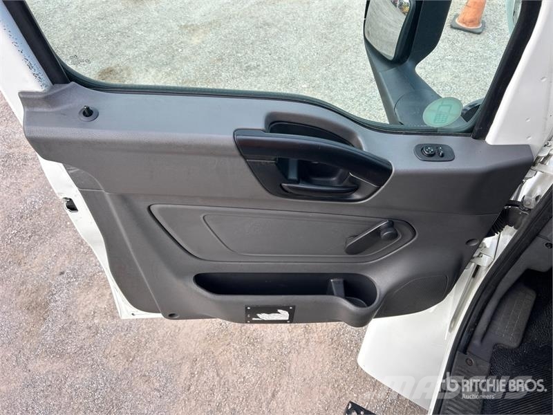 International MV607 4x2 Van Truck Camion cassonati