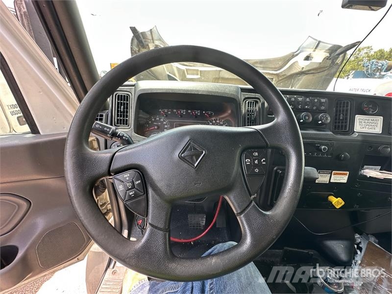 International MV607 4x2 Van Truck Box trucks