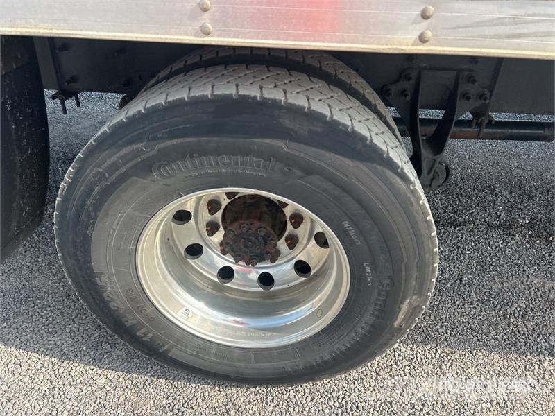 International MV607 4x2 Van Truck Camiones caja cerrada