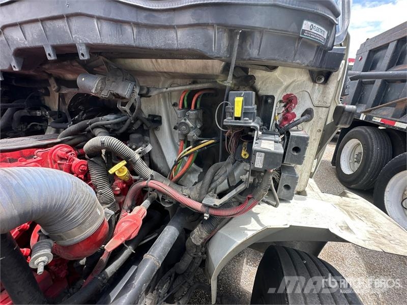 International MV607 4x2 Van Truck Box trucks