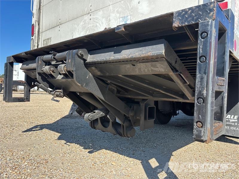 International MV607 4x2 Van Truck (Inoperable) Fast kasse