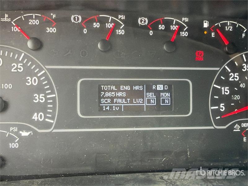 International MV607 4x2 Van Truck Camiones con caja de remolque