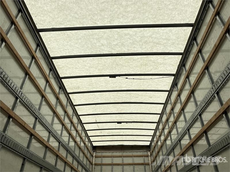 International MV607 4x2 Van Truck 貨箱式卡車