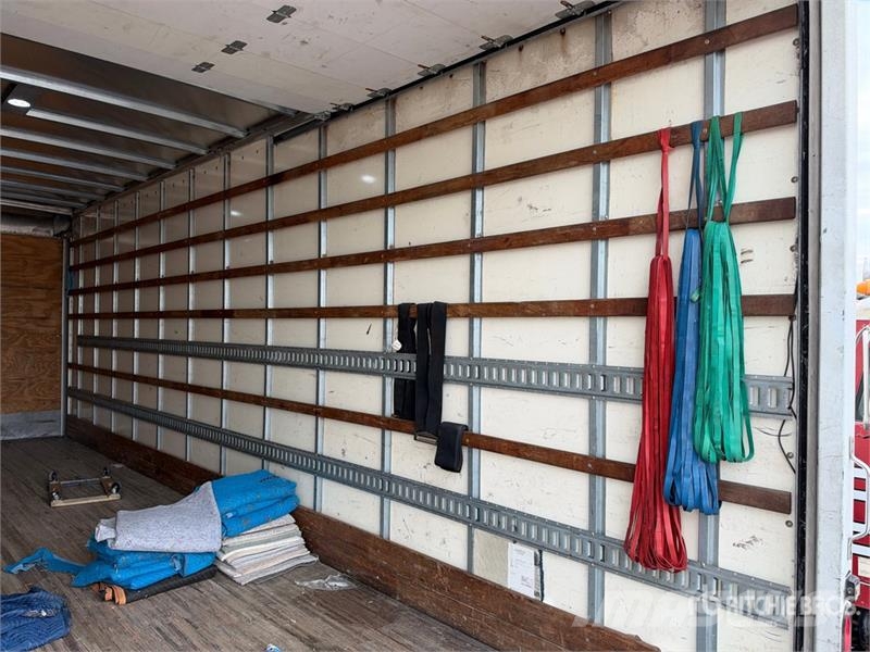 International MV607 4x2 Van Truck Camiones con caja de remolque