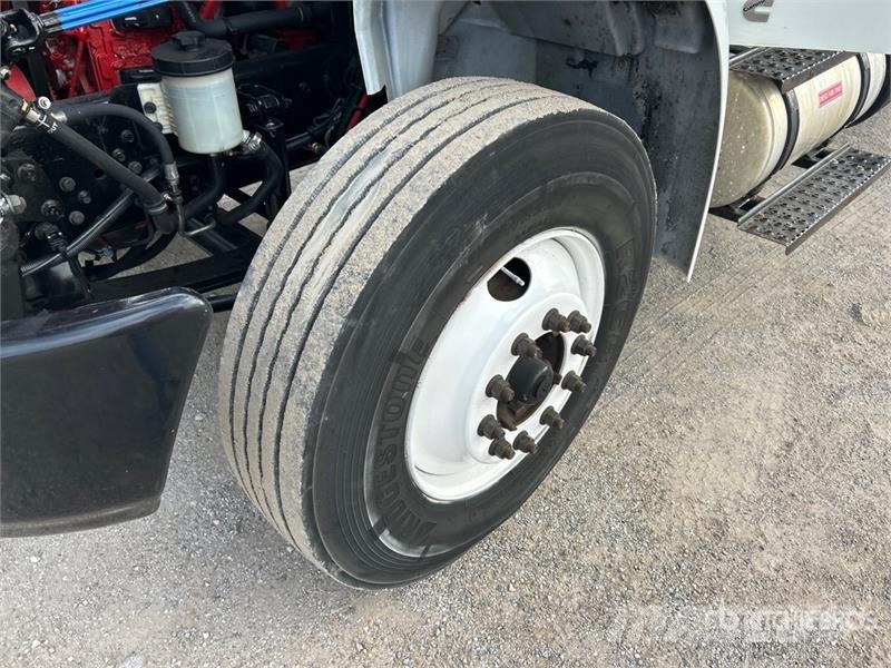 International MV607 4x2 Van Truck Camion cassonati