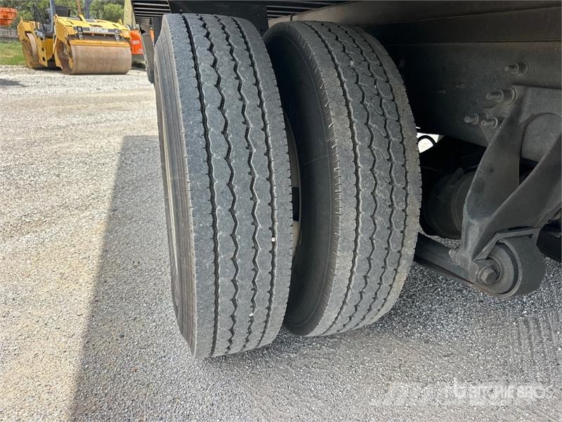 International MV607 4x2 Van Truck Box trucks