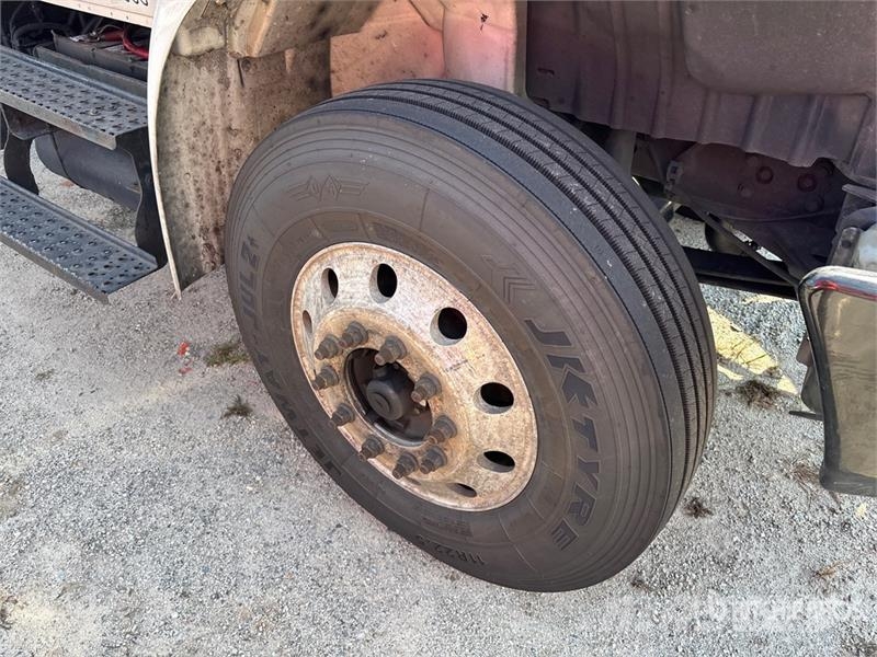 International MV607 4x2 Van Truck Tovornjaki zabojniki