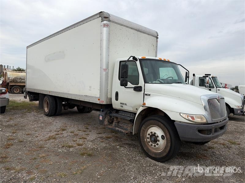 International MV607 4x2 Van Truck Camiones con caja de remolque
