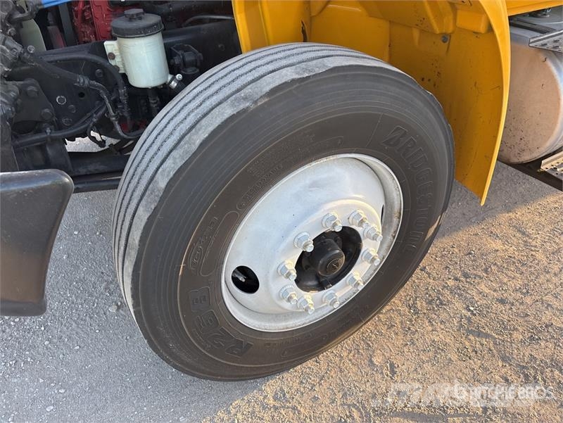 International MV607 4x2 Van Truck Furgoonautod
