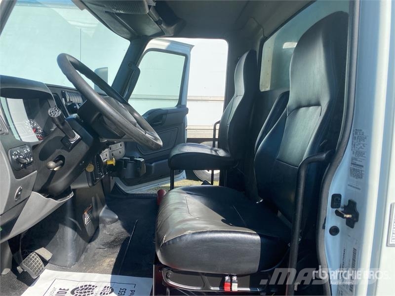 International MV607 4x2 Van Truck Camiões de caixa fechada