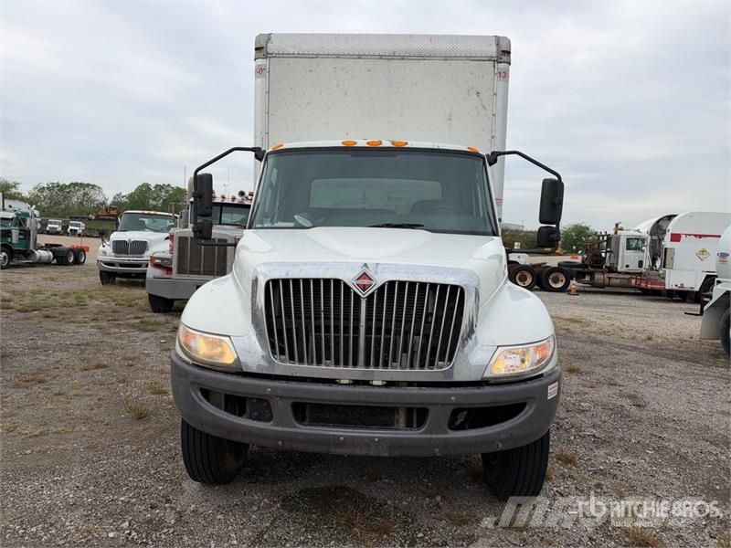 International MV607 4x2 Van Truck Camiones con caja de remolque