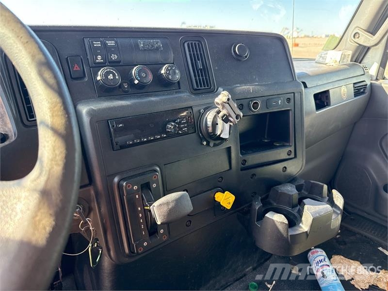 International MV607 4x2 Moving Van Truck Fast kasse