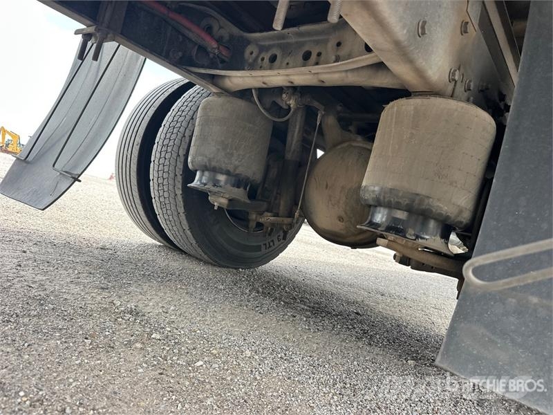 International MV607 4x2 Van Truck Box trucks